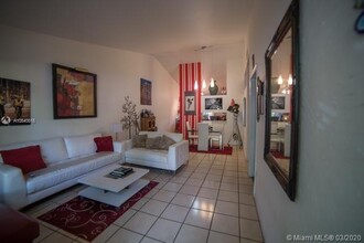 13418 SW 102nd Ln-Unit -13418 in Miami, FL - Foto de edificio - Building Photo
