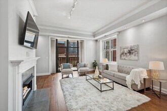 30 W Erie St, Unit 402 in Chicago, IL - Building Photo - Building Photo