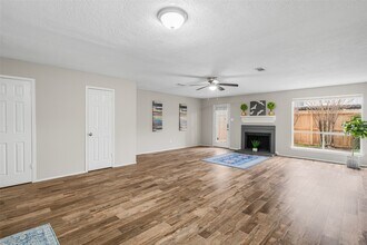 15355 Falmouth Ave in Houston, TX - Building Photo - Building Photo