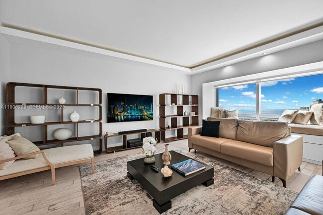 1435 Brickell Ave in Miami, FL - Foto de edificio - Building Photo