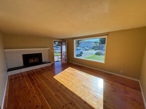 1725 Sunset Dr in Burlington, WA - Building Photo - Building Photo