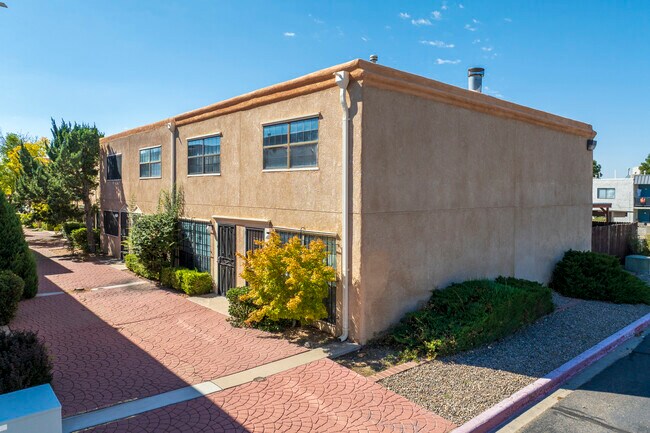 Casa Ladera Condominiums in Albuquerque, NM - Building Photo - Building Photo