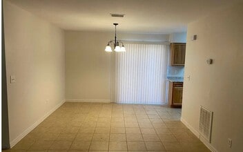 3796 NW Archer St, Unit 102 in Lake City, FL - Building Photo - Building Photo