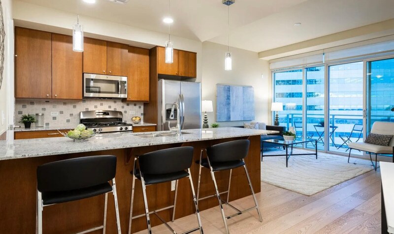 2001 Lincoln St in Denver, CO - Building Photo