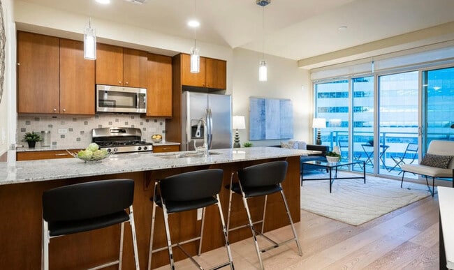 property at 2001 Lincoln St