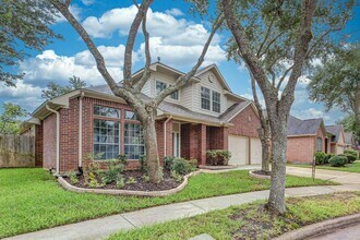 5026 Bellmead Dr in Missouri City, TX - Building Photo - Building Photo