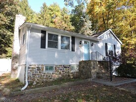 381 Franklin Rd in Denville, NJ - Building Photo