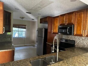 8438 NW 40th Ct in Sunrise, FL - Building Photo - Building Photo