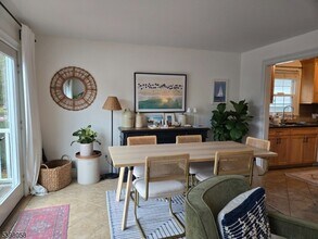 87 E Main St, Unit 87B in Mendham, NJ - Foto de edificio - Building Photo