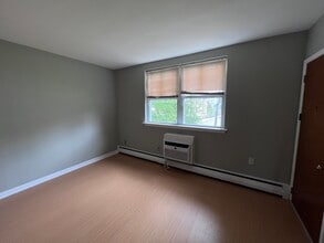 151 Burmont Rd, Unit 1st Floor in Drexel Hill, PA - Building Photo - Building Photo