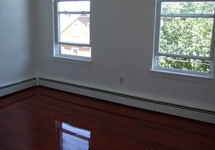 104 Sciarappa St, Unit 2 in Cambridge, MA - Foto de edificio - Building Photo