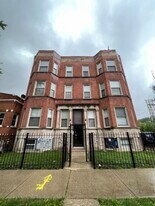 2300 S Ridgeway Ave in Chicago, IL - Building Photo