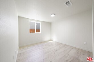 737 E 82nd St in Los Angeles, CA - Building Photo - Building Photo