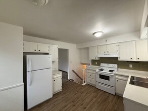 823 Mathews Rd in Youngstown, OH - Building Photo - Building Photo