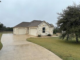 124 Sunrise Cir in Liberty Hill, TX - Building Photo - Building Photo