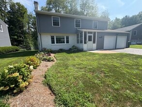 59 Richmond Ln in West Hartford, CT - Building Photo - Building Photo