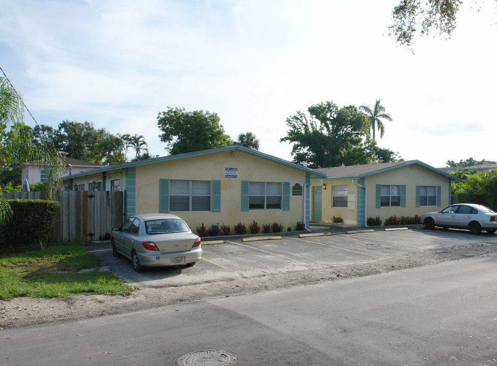 Tequesta Square in Fort Lauderdale, FL - Building Photo