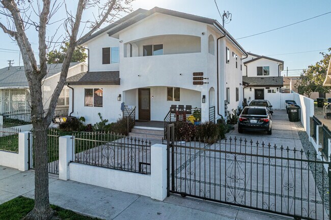 1031 S Bonnie Beach Pl in Los Angeles, CA - Building Photo - Building Photo
