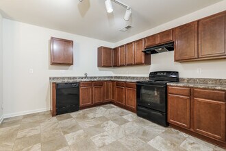 1300 Forsythia Wy in Mcdonough, GA - Building Photo - Building Photo