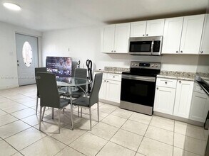 11250 SW 30th St in Miami, FL - Building Photo - Building Photo