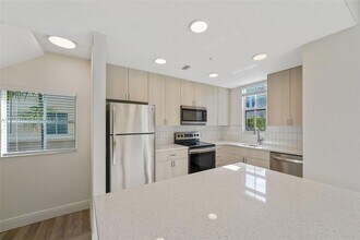 10170 SW 7th St in Pembroke Pines, FL - Building Photo - Building Photo
