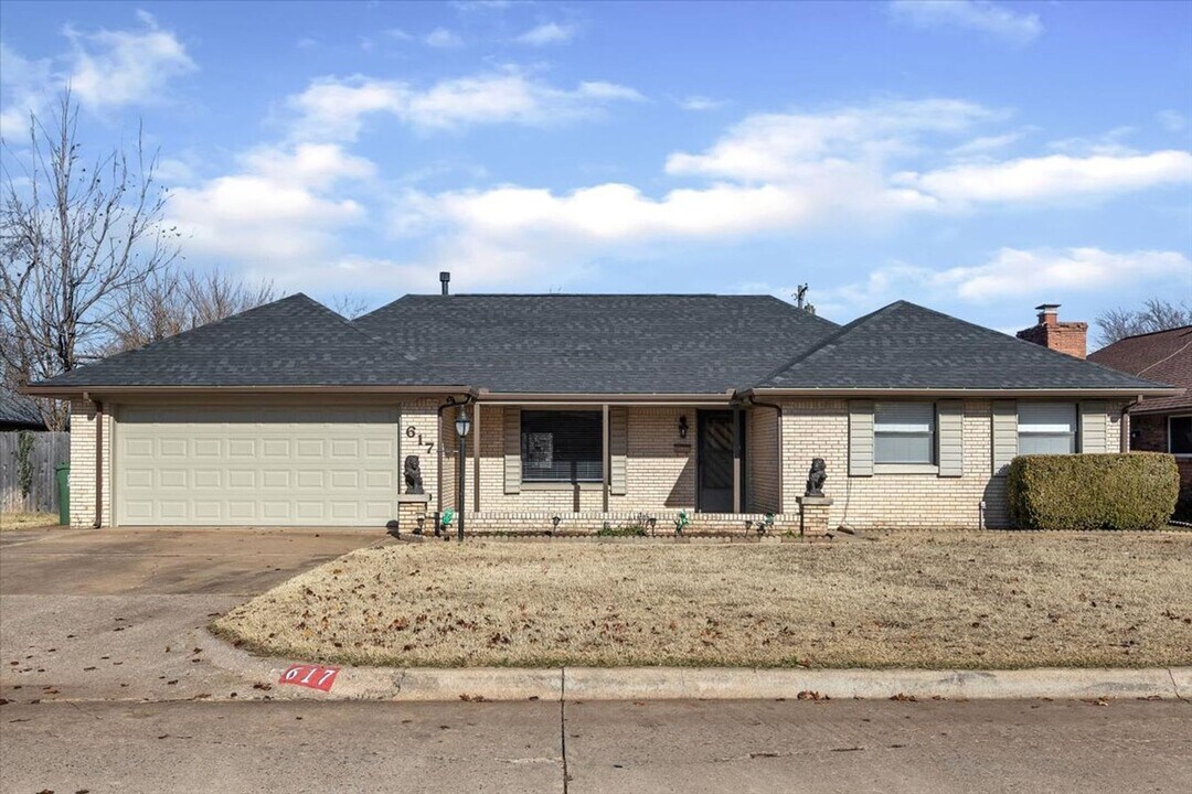617 Yukon Ave in Yukon, OK - Building Photo