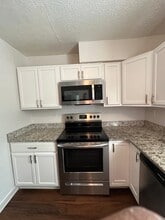 1165 Lakeshore Dr in Jonesboro, GA - Building Photo - Building Photo