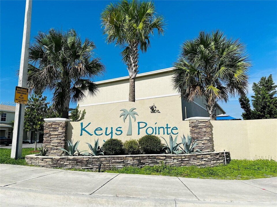 314 NE 5th Pl in Florida City, FL - Building Photo
