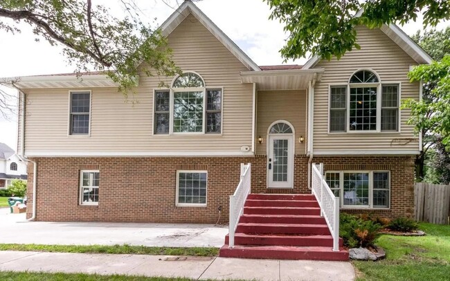 4003 Marigold Dr in Ames, IA - Foto de edificio - Building Photo