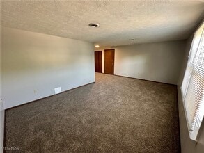 4780 Pin Oak Dr in Vermilion, OH - Building Photo - Building Photo