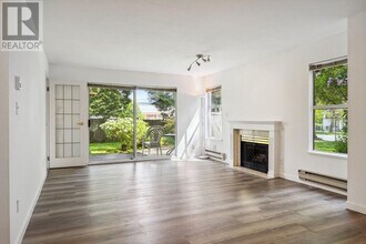 7368-7368 Royal Oak Ave in Burnaby, BC - Building Photo - Building Photo