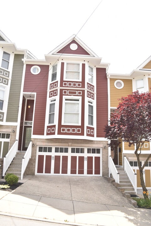 2107 Herrick Ave in Cincinnati, OH - Building Photo
