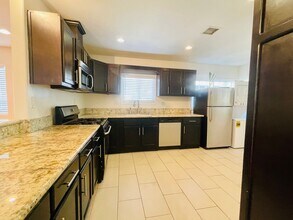 706-708 Tularosa Dr in Los Angeles, CA - Building Photo - Building Photo