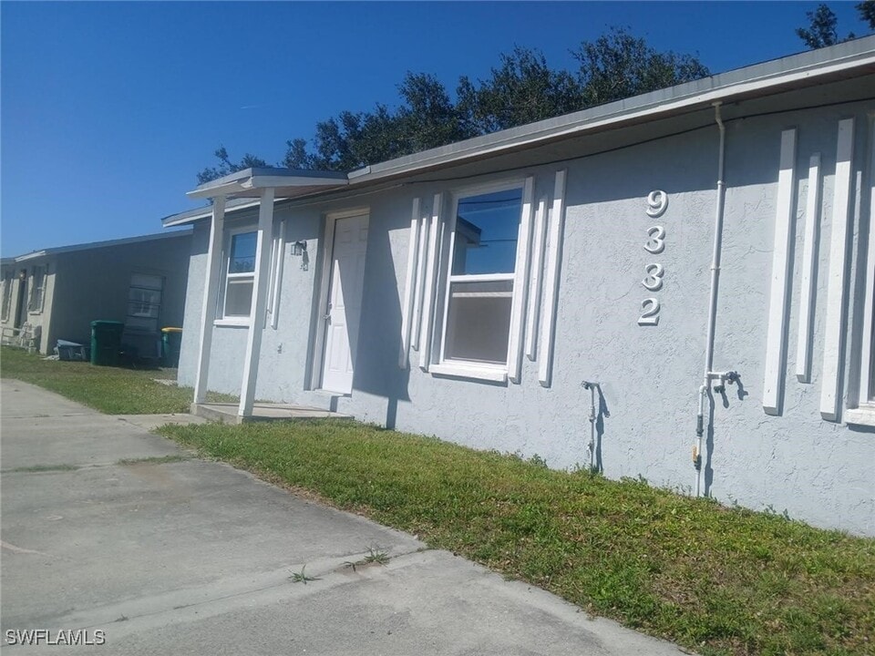 9332 Tacoma Ave in Englewood, FL - Building Photo