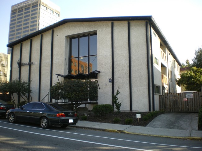 Buccaneer Apartments in Seattle, WA - Building Photo - Building Photo