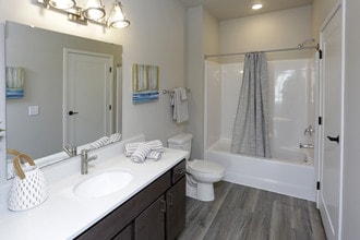 Cathedral Lofts in Fargo, ND - Foto de edificio - Interior Photo