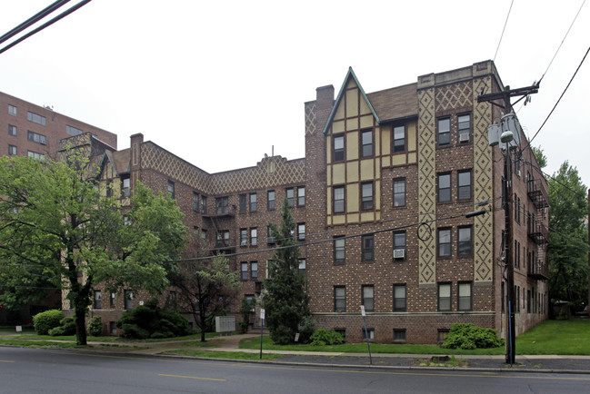 Sheldon Arms in Hackensack, NJ - Building Photo - Building Photo