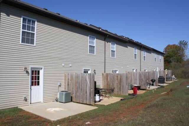 529 Patriot Park Ct in Clarksville, TN - Foto de edificio - Other