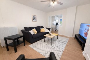 131 Livingston Ave, Unit 2F in New Providence, NJ - Building Photo