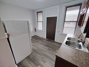 2423 Wrights Wy in Pittsburgh, PA - Building Photo - Building Photo