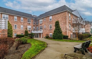 2 Fowler Ave in Lynbrook, NY - Building Photo