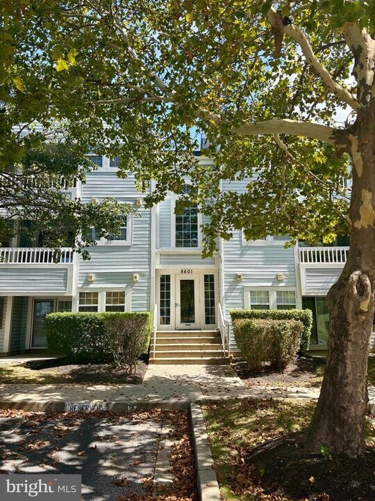 8601 Falls Run Rd in Ellicott City, MD - Building Photo