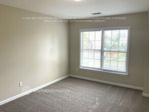 6324 Stonelake Dr SW in Atlanta, GA - Foto de edificio - Building Photo
