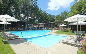 Wood Wind Gardens in North Syracuse, NY - Building Photo