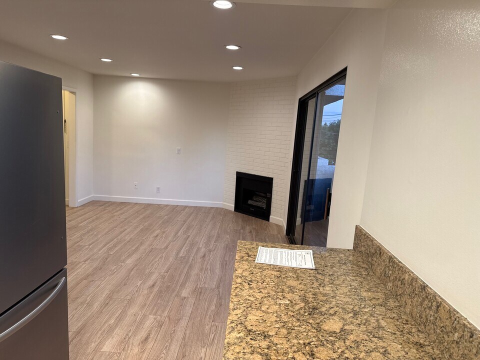 10330 Riverside Dr, Unit B in Los Angeles, CA - Foto de edificio