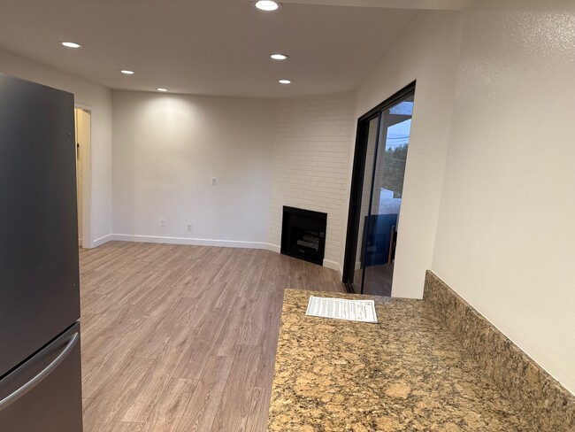 10330 Riverside Dr, Unit B