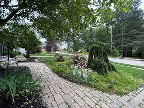 28008 Sites Rd in Bay Village, OH - Foto de edificio - Building Photo