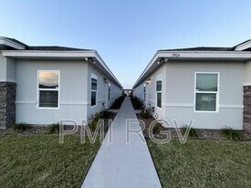 1905 Stauffers St in Weslaco, TX - Building Photo