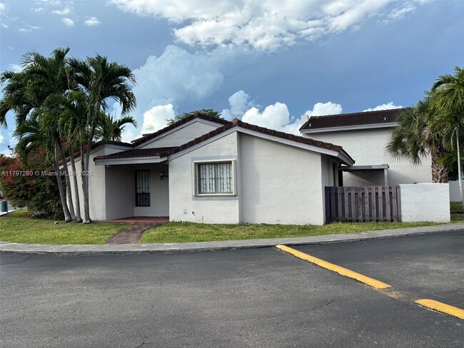 744 NW 106th Ave in Miami, FL - Building Photo - Building Photo