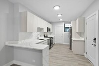 1702.5 W Juneway Terrace in Chicago, IL - Building Photo - Building Photo